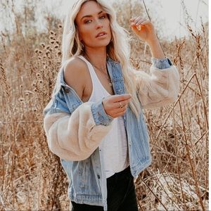 Contrast sleeve pocketed denim jacket